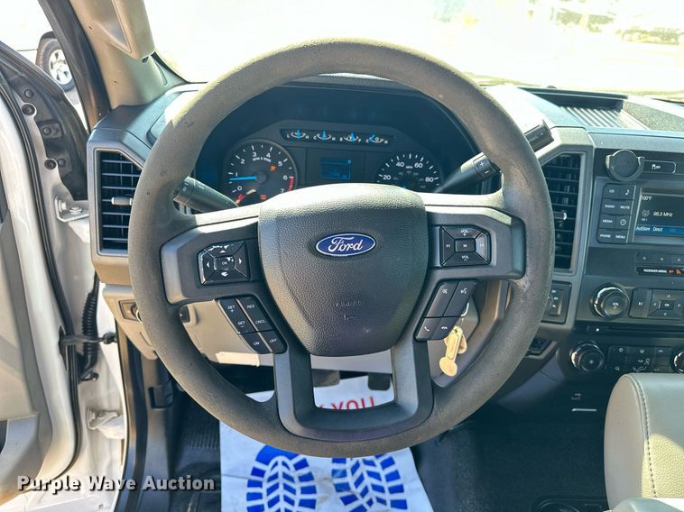 image for item EJ8990 2017 Ford  F350 Super Duty flatbed pickup truck