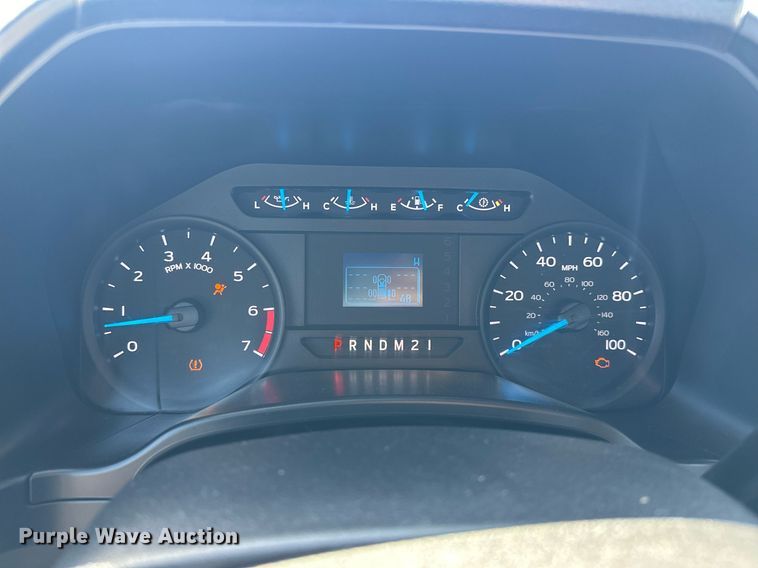 image for item EJ8990 2017 Ford  F350 Super Duty flatbed pickup truck