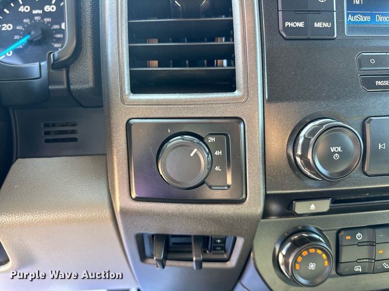 image for item EJ8990 2017 Ford  F350 Super Duty flatbed pickup truck