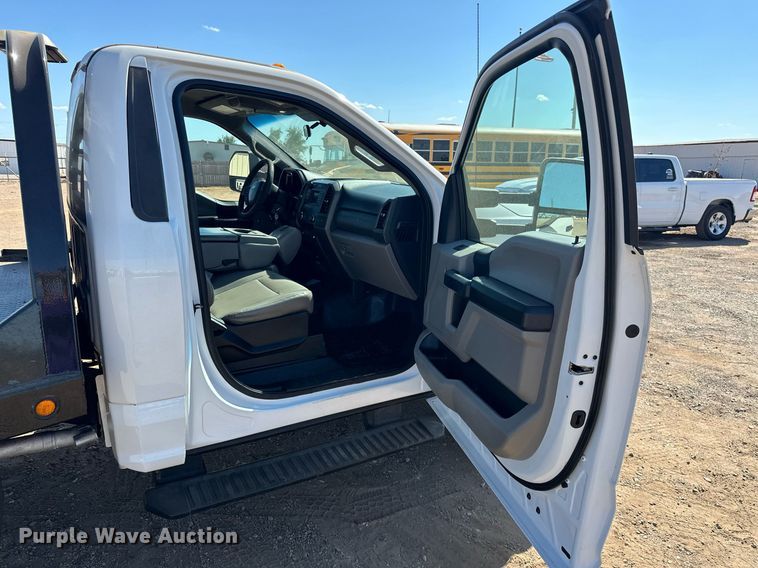 image for item EJ8990 2017 Ford  F350 Super Duty flatbed pickup truck