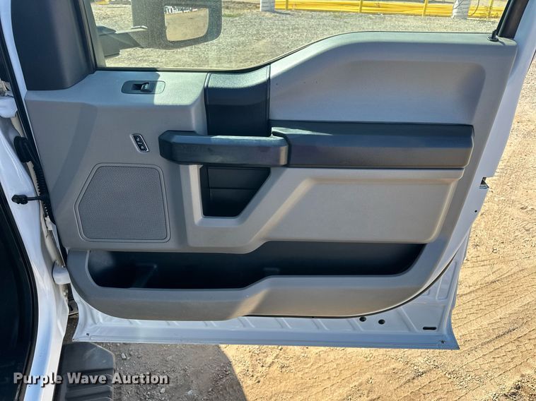 image for item EJ8990 2017 Ford  F350 Super Duty flatbed pickup truck