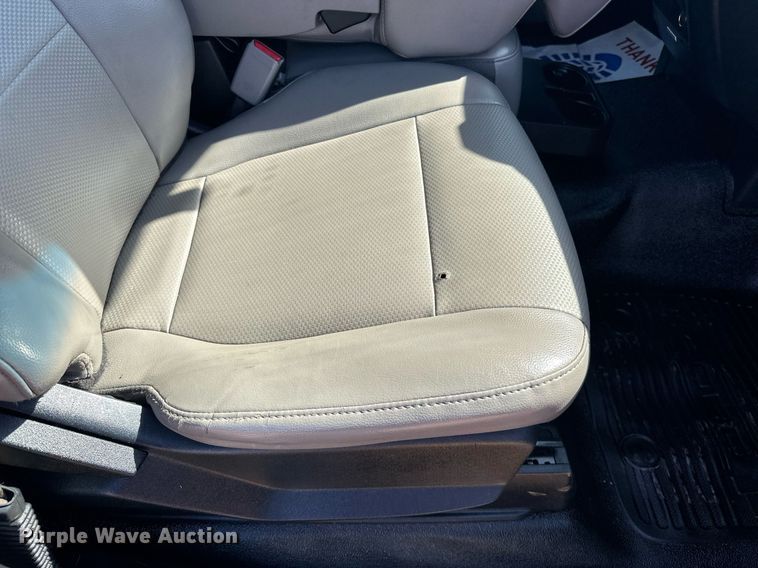 image for item EJ8990 2017 Ford  F350 Super Duty flatbed pickup truck