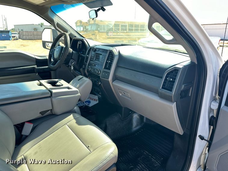 image for item EJ8990 2017 Ford  F350 Super Duty flatbed pickup truck