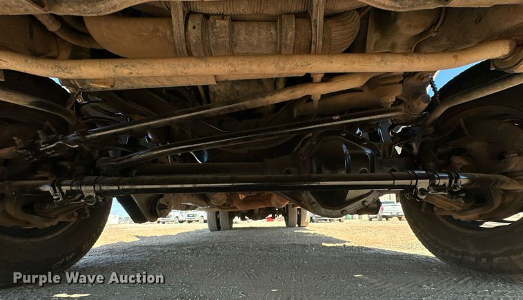 image for item EJ8990 2017 Ford  F350 Super Duty flatbed pickup truck