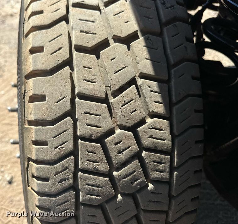 image for item EJ8990 2017 Ford  F350 Super Duty flatbed pickup truck