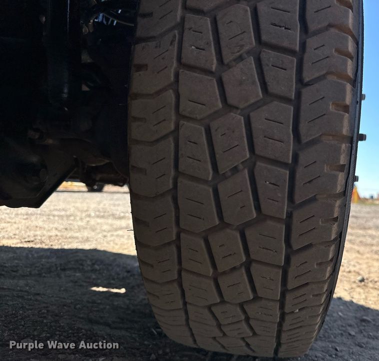 image for item EJ8990 2017 Ford  F350 Super Duty flatbed pickup truck