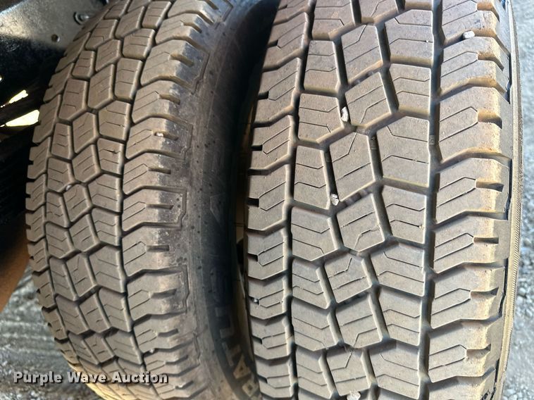 image for item EJ8990 2017 Ford  F350 Super Duty flatbed pickup truck