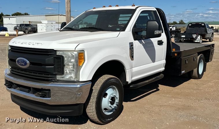 image for item EJ8991 2017 Ford  F350 Super Duty  flatbed pickup truck