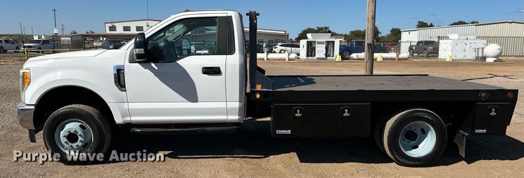 image for item EJ8991 2017 Ford  F350 Super Duty  flatbed pickup truck