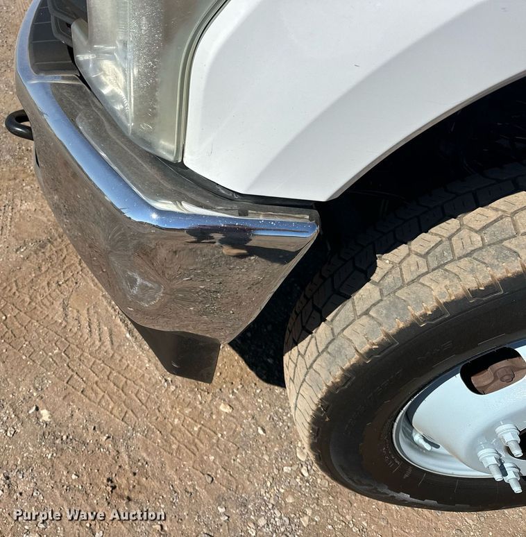 image for item EJ8991 2017 Ford  F350 Super Duty  flatbed pickup truck