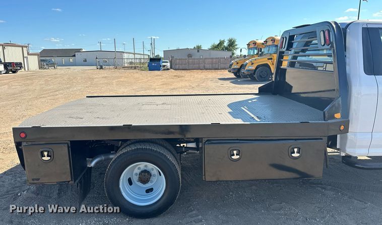 image for item EJ8991 2017 Ford  F350 Super Duty  flatbed pickup truck