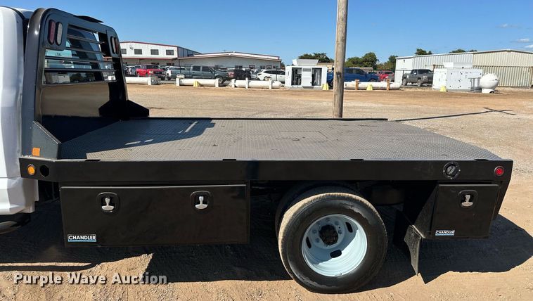 image for item EJ8991 2017 Ford  F350 Super Duty  flatbed pickup truck