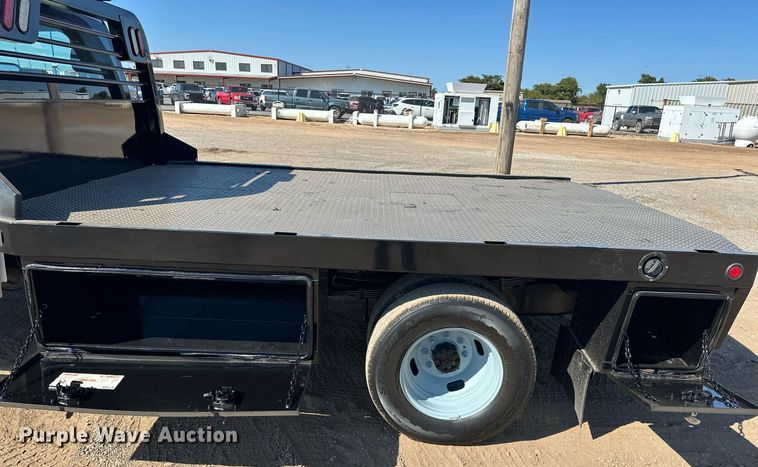 image for item EJ8991 2017 Ford  F350 Super Duty  flatbed pickup truck