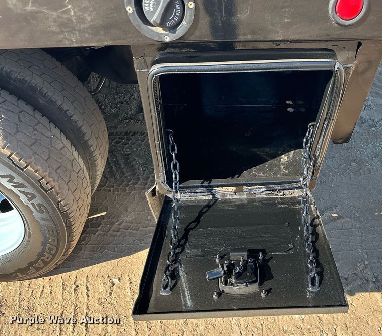 image for item EJ8991 2017 Ford  F350 Super Duty  flatbed pickup truck