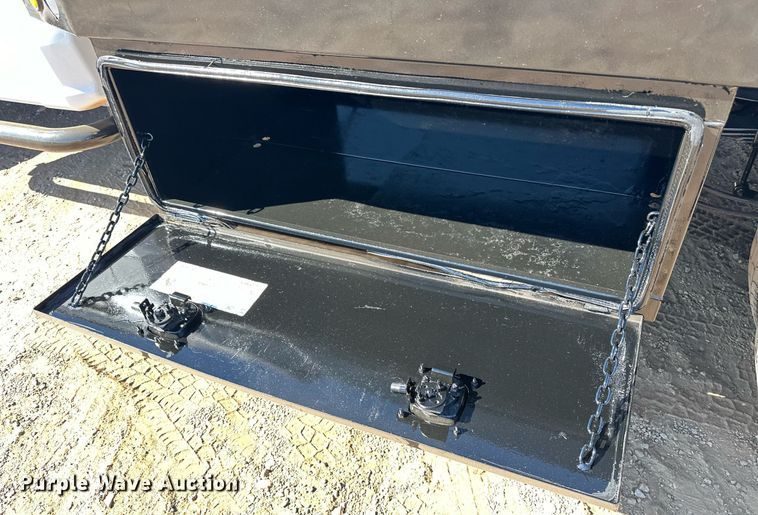 image for item EJ8991 2017 Ford  F350 Super Duty  flatbed pickup truck