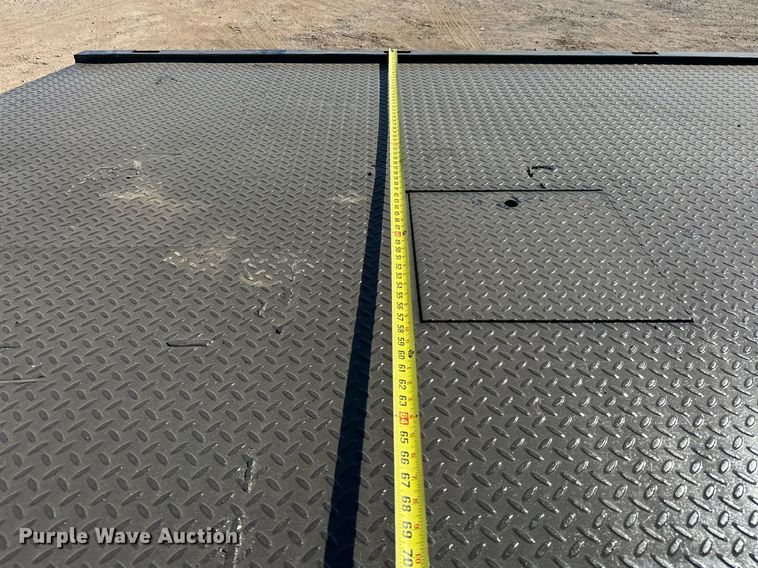 image for item EJ8991 2017 Ford  F350 Super Duty  flatbed pickup truck