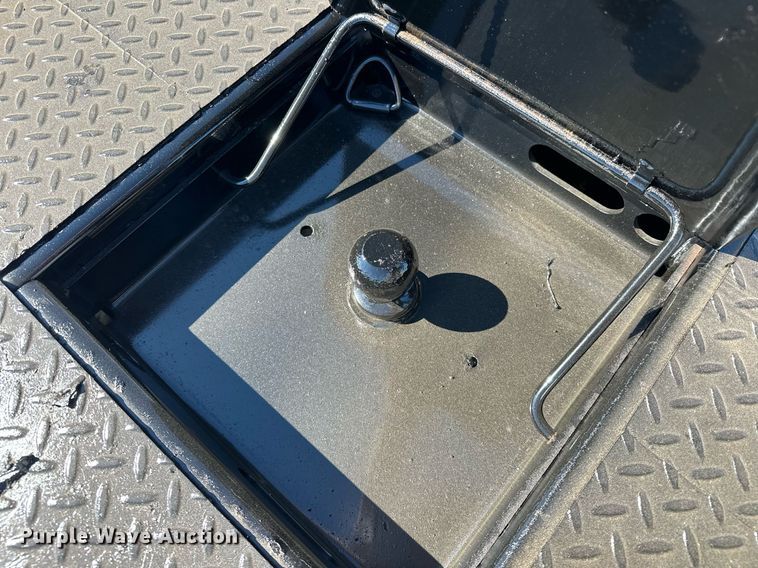 image for item EJ8991 2017 Ford  F350 Super Duty  flatbed pickup truck