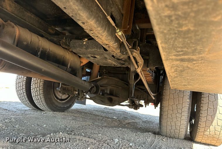 image for item EJ8991 2017 Ford  F350 Super Duty  flatbed pickup truck