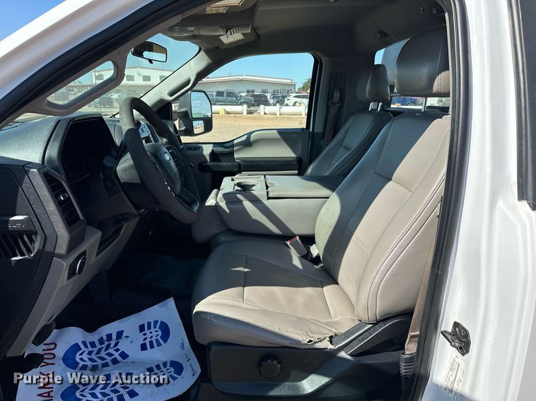 image for item EJ8991 2017 Ford  F350 Super Duty  flatbed pickup truck