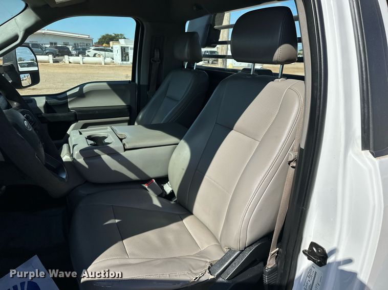 image for item EJ8991 2017 Ford  F350 Super Duty  flatbed pickup truck