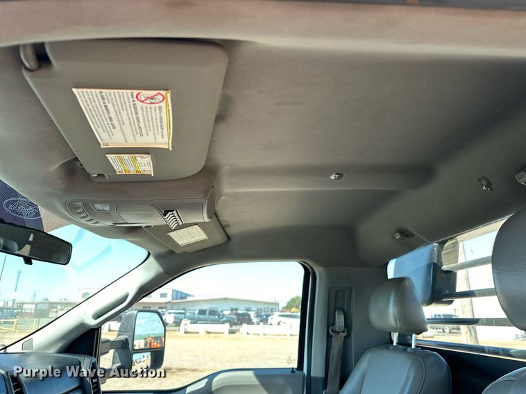 image for item EJ8991 2017 Ford  F350 Super Duty  flatbed pickup truck