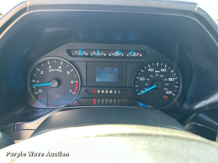 image for item EJ8991 2017 Ford  F350 Super Duty  flatbed pickup truck