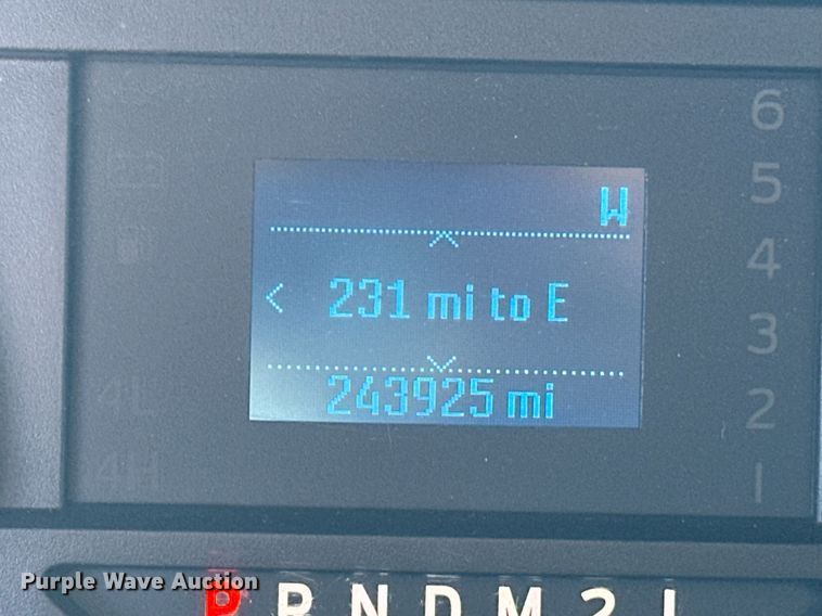 image for item EJ8991 2017 Ford  F350 Super Duty  flatbed pickup truck