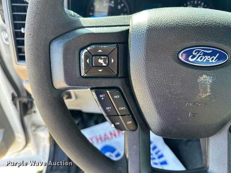 image for item EJ8991 2017 Ford  F350 Super Duty  flatbed pickup truck