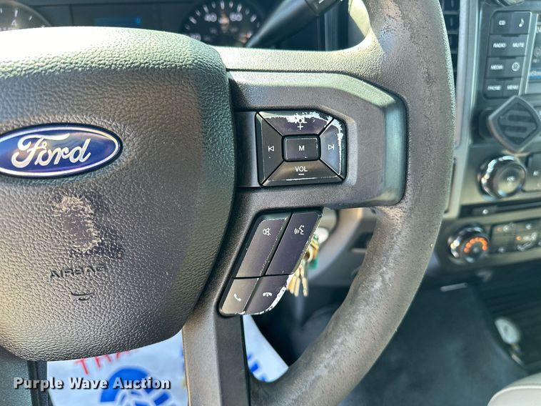 image for item EJ8991 2017 Ford  F350 Super Duty  flatbed pickup truck