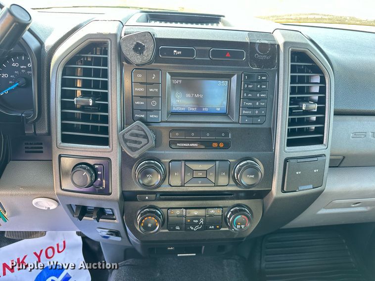 image for item EJ8991 2017 Ford  F350 Super Duty  flatbed pickup truck