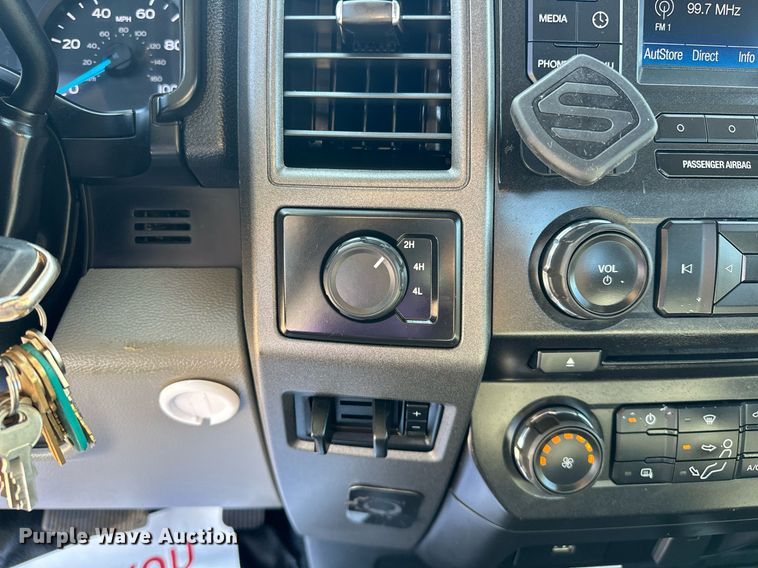 image for item EJ8991 2017 Ford  F350 Super Duty  flatbed pickup truck