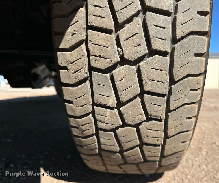 image for item EJ8991 2017 Ford  F350 Super Duty  flatbed pickup truck