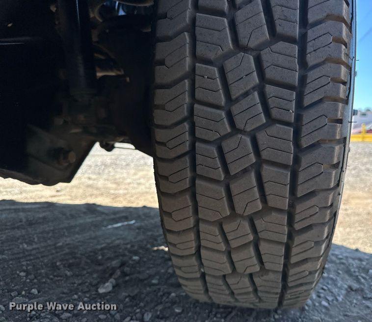 image for item EJ8991 2017 Ford  F350 Super Duty  flatbed pickup truck