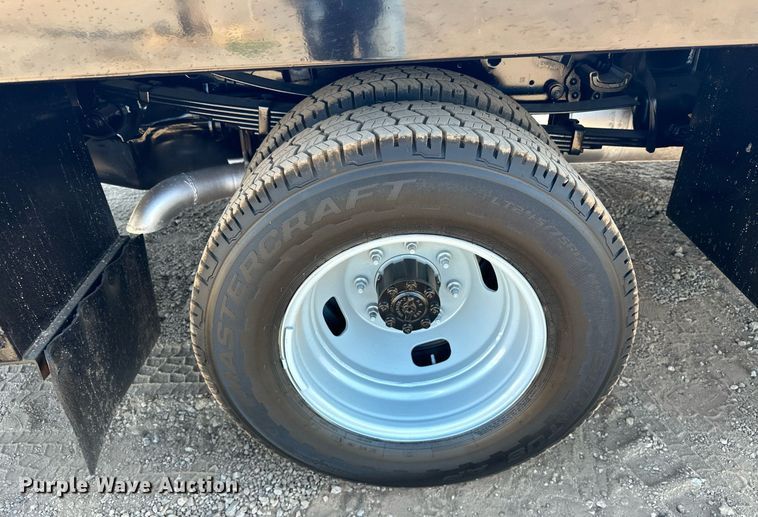 image for item EJ8991 2017 Ford  F350 Super Duty  flatbed pickup truck