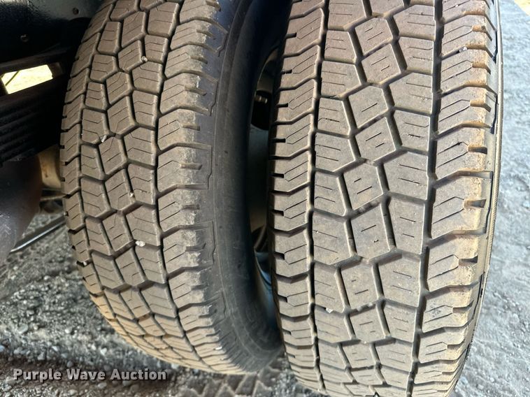 image for item EJ8991 2017 Ford  F350 Super Duty  flatbed pickup truck