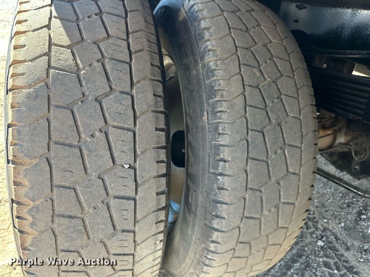 image for item EJ8991 2017 Ford  F350 Super Duty  flatbed pickup truck