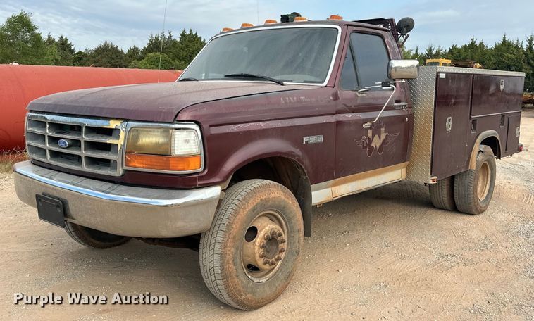 image for item EK0002 1994 Ford F450 Super Duty utility / service truck