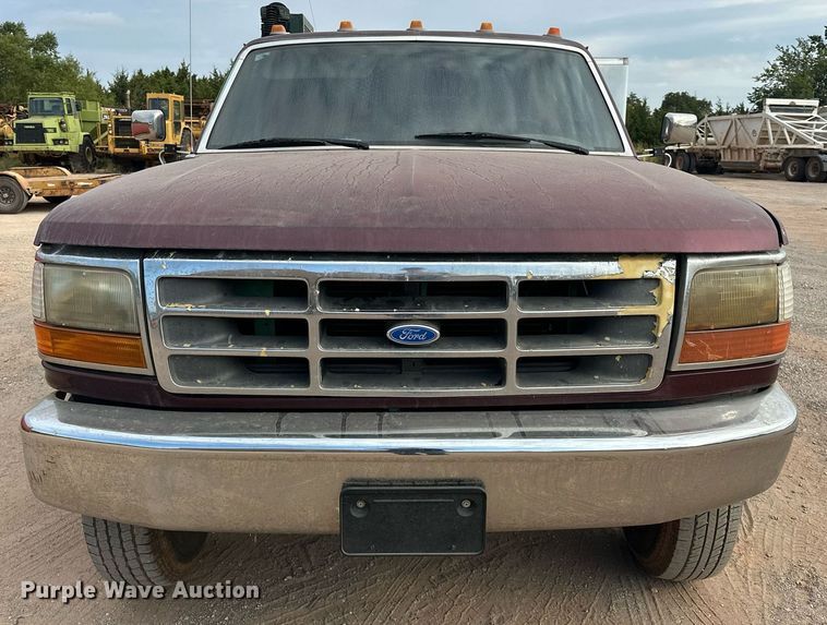 image for item EK0002 1994 Ford F450 Super Duty utility / service truck