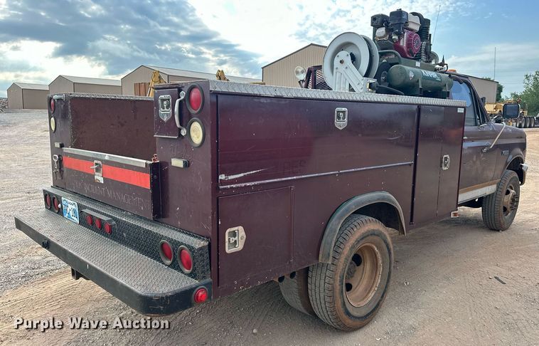 image for item EK0002 1994 Ford F450 Super Duty utility / service truck