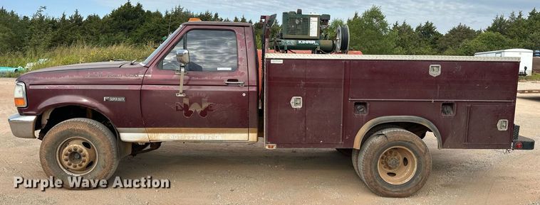 image for item EK0002 1994 Ford F450 Super Duty utility / service truck