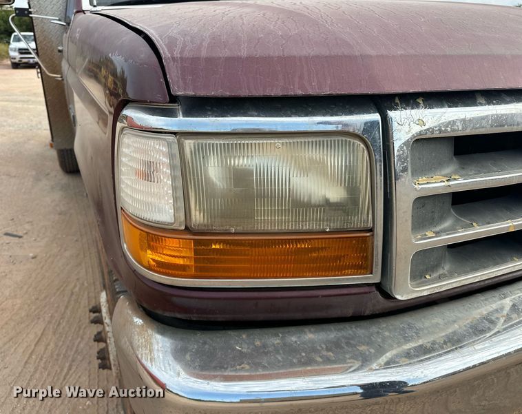 image for item EK0002 1994 Ford F450 Super Duty utility / service truck