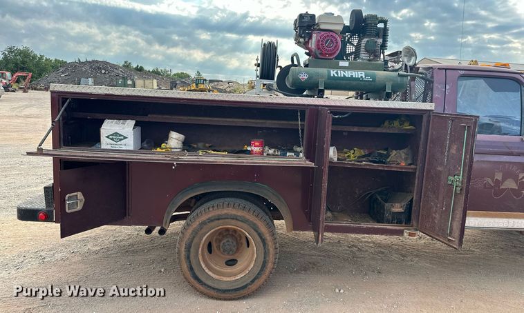 image for item EK0002 1994 Ford F450 Super Duty utility / service truck