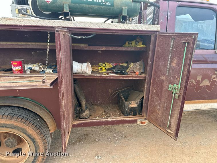 image for item EK0002 1994 Ford F450 Super Duty utility / service truck