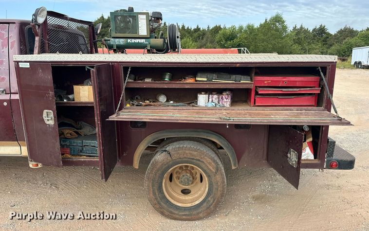 image for item EK0002 1994 Ford F450 Super Duty utility / service truck