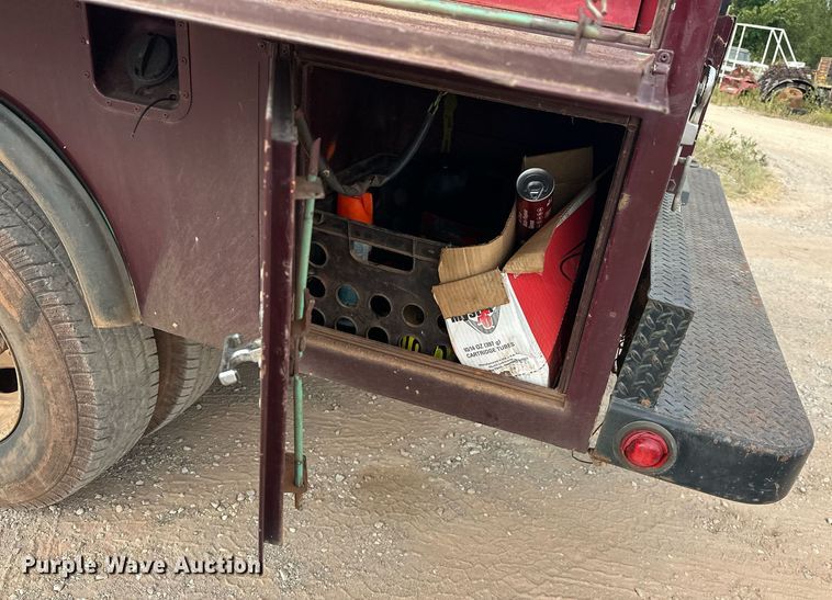 image for item EK0002 1994 Ford F450 Super Duty utility / service truck