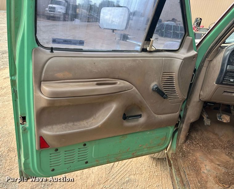 image for item EK0002 1994 Ford F450 Super Duty utility / service truck