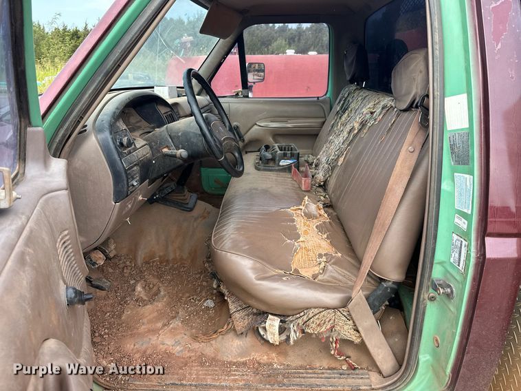 image for item EK0002 1994 Ford F450 Super Duty utility / service truck