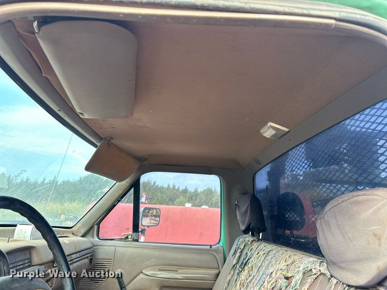 image for item EK0002 1994 Ford F450 Super Duty utility / service truck