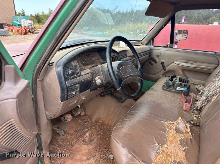 image for item EK0002 1994 Ford F450 Super Duty utility / service truck