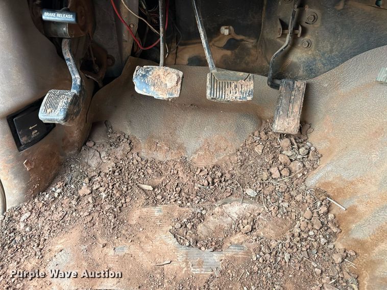 image for item EK0002 1994 Ford F450 Super Duty utility / service truck